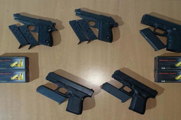 5 Ruhsatsız Tabanca Bulunduran 2  Zanlı Tutuklandı