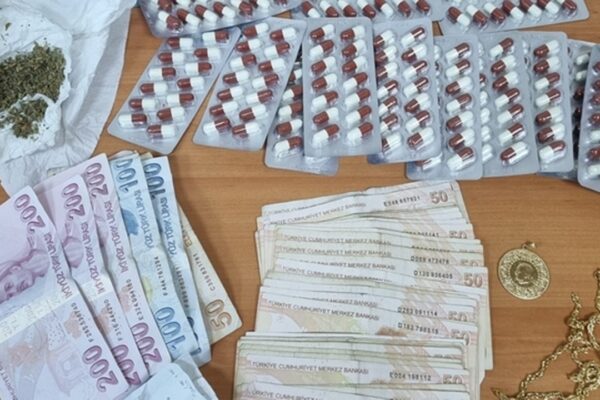 505 Uyuşturucu Hapla Yakalanan Şüpheliler Tutuklandı