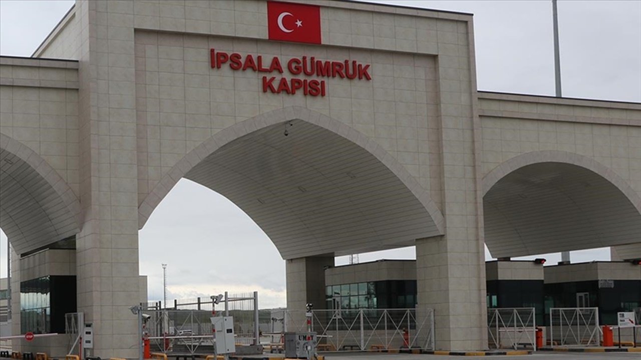 60 düzensiz göçmen tırda yakalandı