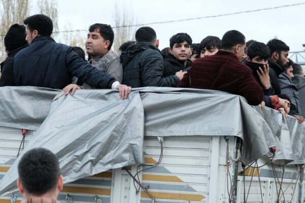 62 Düzensiz Göçmen Taşıyan Firari Kamyon Şoförü Yakalandı