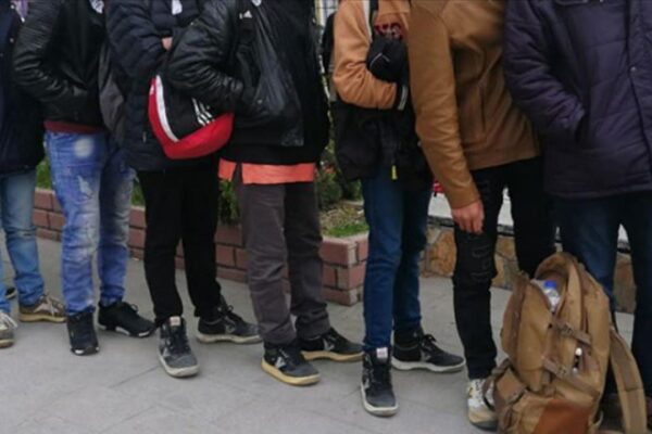 64 Düzensiz Göçmen Yakalandı