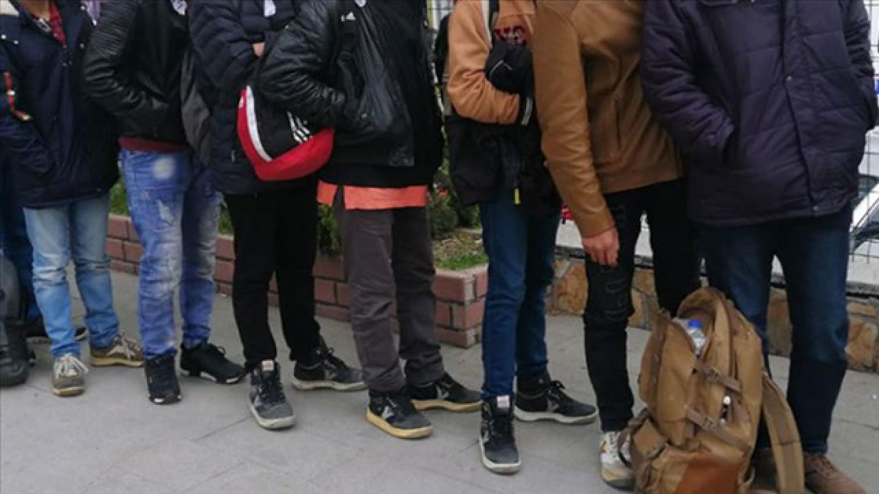 64 düzensiz göçmen yakalandı