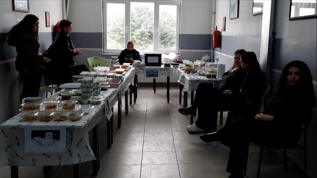 kırklarelinde üniversite öğrencileri gazze yararına kermes düzenledi