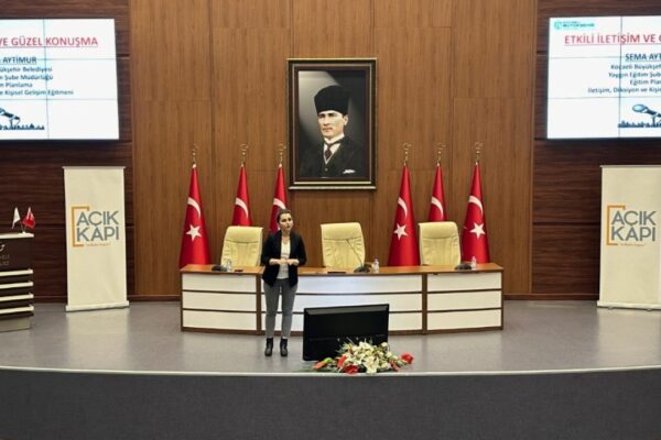 Açık Kapı Görevlilerine “Etkili İletişim Ve Güzel Konuşma” Eğitimi Verildi