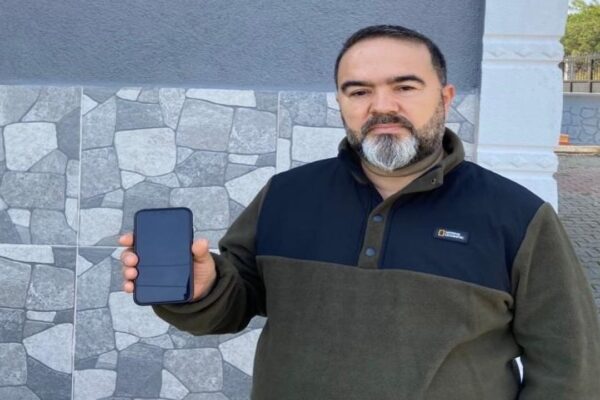 Acılı Aile Ölen Kızlarının Anılarının Olduğu Kayıp Cep Telefonuna Kavuştular