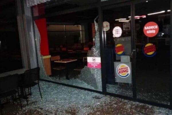 Adana’da Starbucks ve Burger King’e Silahlı Saldırı