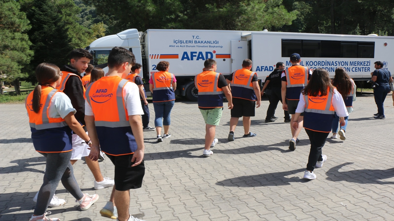 afad sakaryaya gelen yabancı Öğrencilere afet bilinci eğitimi verdi
