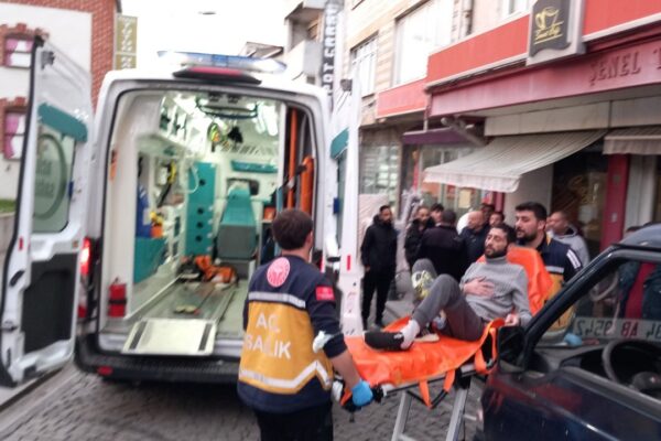 Ağabeyini Bıçakla Yaraladı