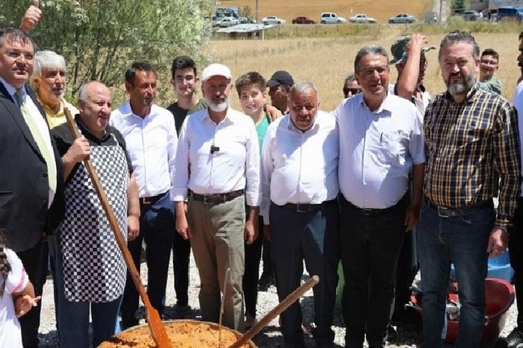 ahmet Çolakbayrakdar pilav Şenliğine katıldı