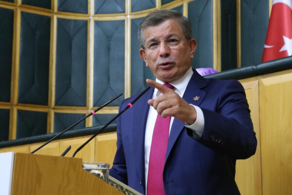 Ahmet Davutoğlu: Samimiyseniz Cumhurbaşkanlığı Hükümet Sistemi’ni Tartışmaya Var Mısınız?