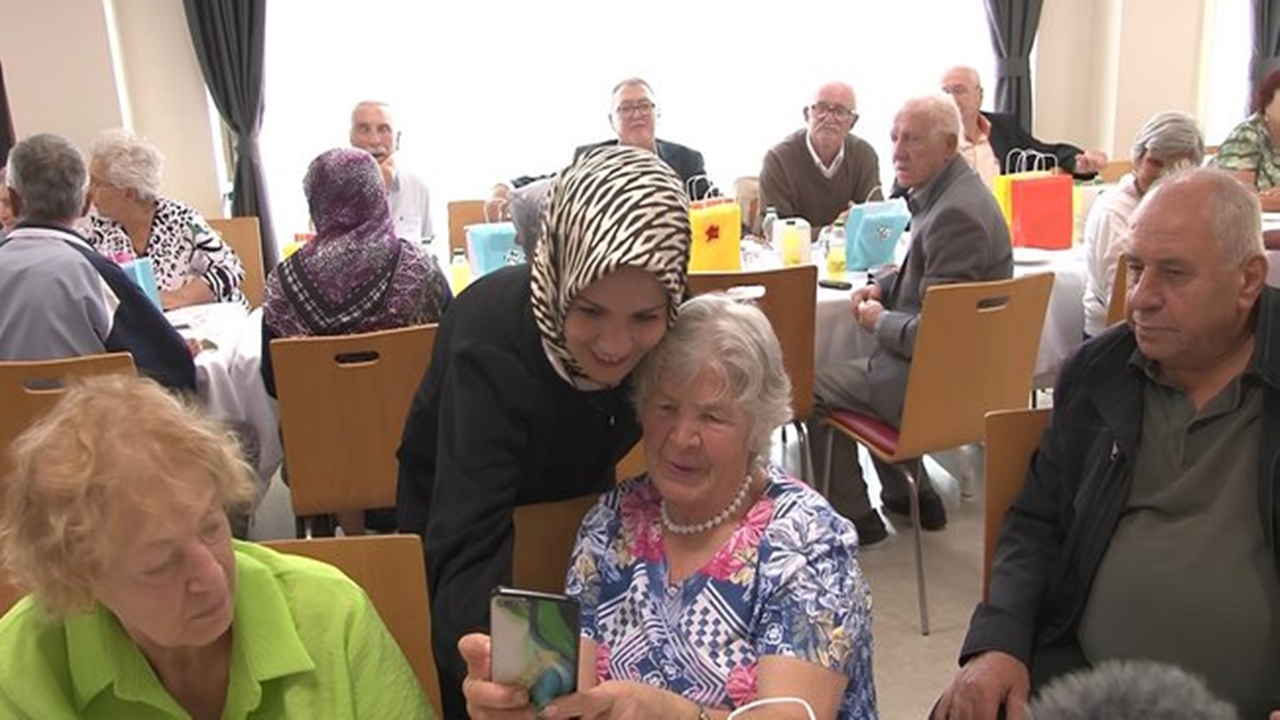 aile ve sosyal hizmetler bakanı göktaşın yaşlılar günü ziyareti