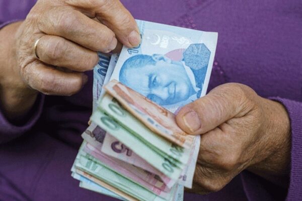 Ak Parti Emekli Aylığına Zam Sinyalini Yaktı