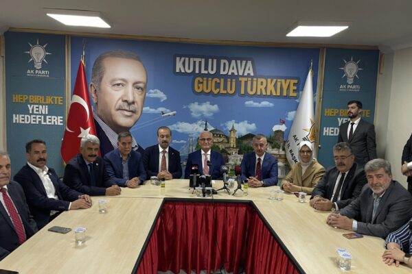AK Parti Genel Lider Yardımcısı Yılmaz, Kocaeli’de partililerle buluştu: