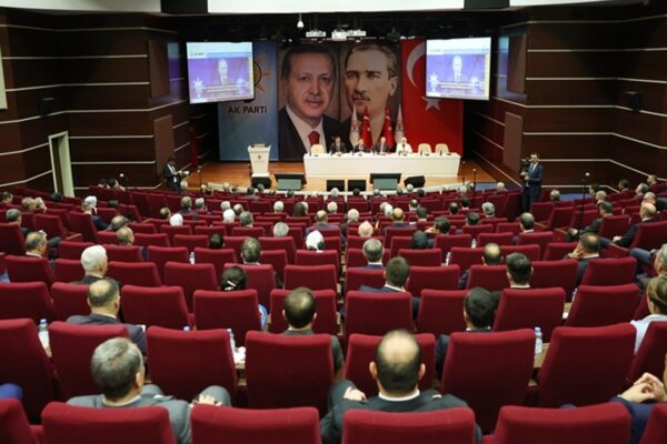 AK Parti MYK’de 14 İsim Yerini Korudu