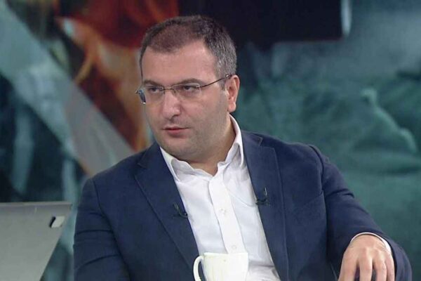 AK Parti’li Cem Küçük Vatandaşı Uyardı: Perşembe Gününe Kadar Borçlarınızı Kapatın