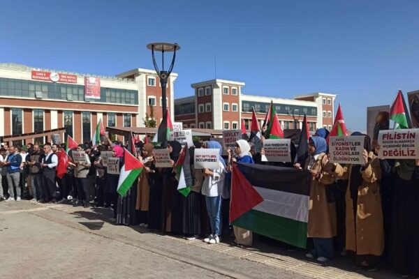 AK Parti’li Gençler, İsrail’in Gazze’ye Saldırılarını Protesto Etti