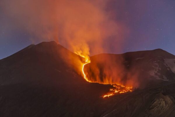 Aktif Etna Yanardağı Yeniden Faaliyete Geçti!