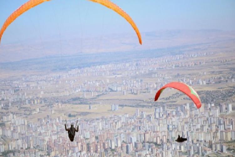 ali dağında yamaç paraşütü heyecanı