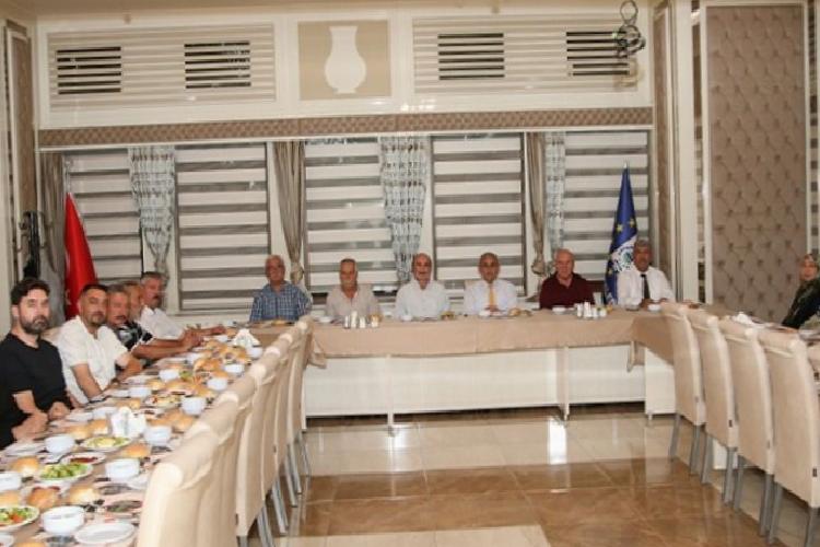 alim işık vatandaşla muharrem orucunu açtı