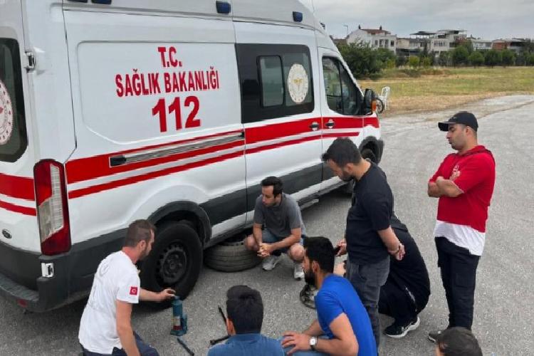 ambulans sürüş tekniklerini öğrendiler