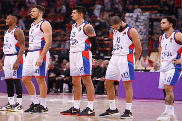 Anadolu Efes’e Yunanistan’da Soğuk Duş
