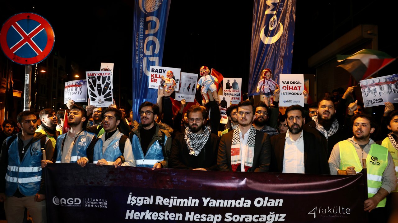 anadolu gençlik derneği İngiltereyi protesto etti