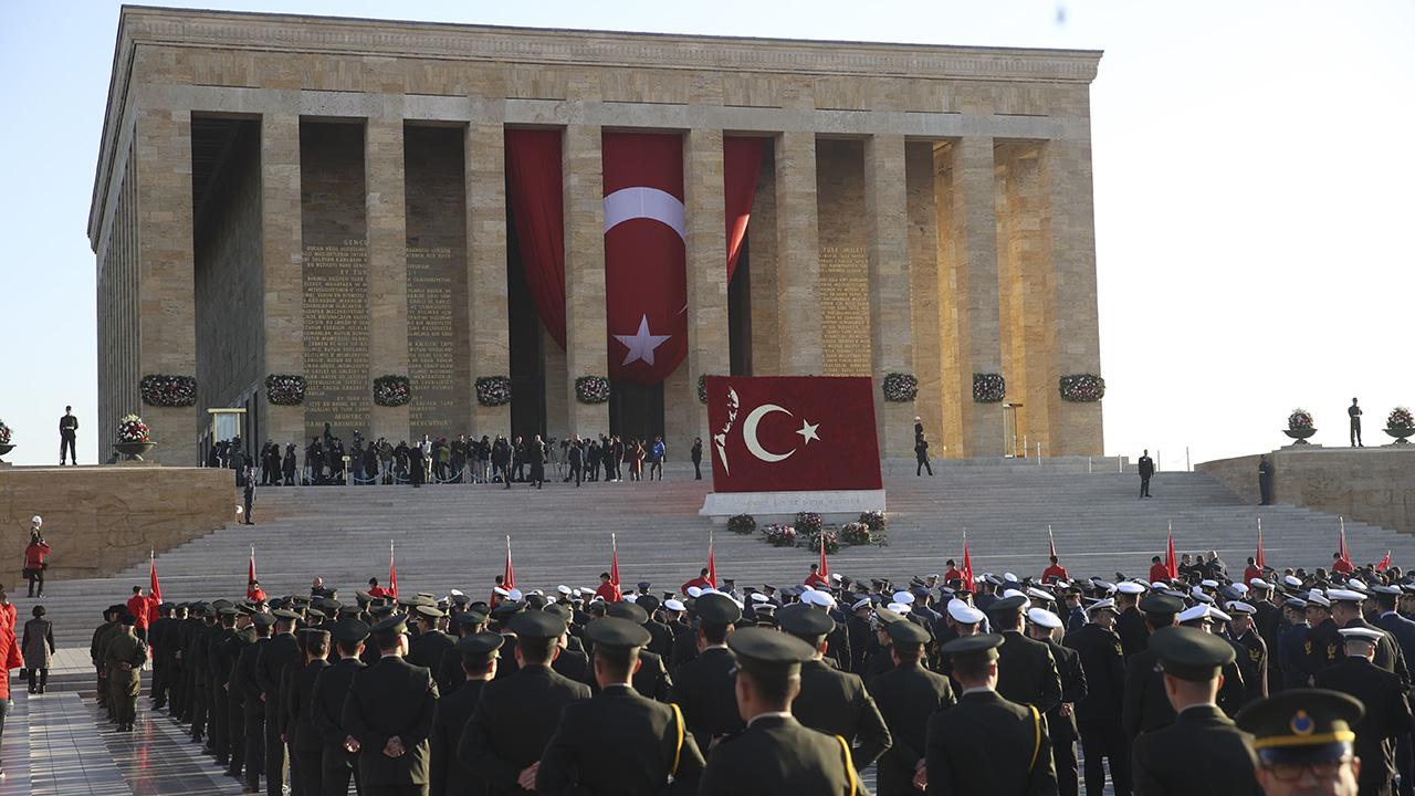 anıtkabirde ulu Önder mustafa kemal atatürk anıldı