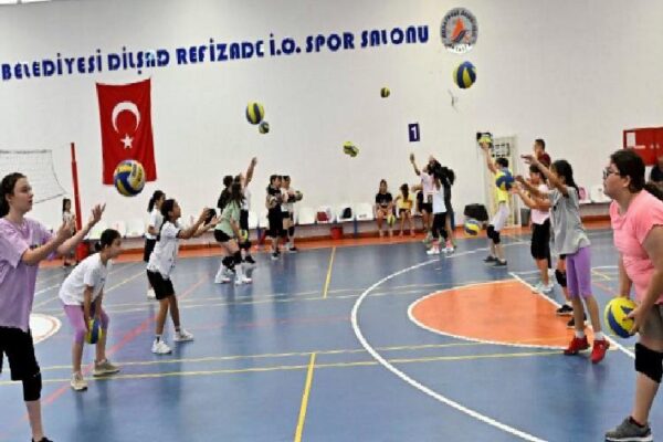 Antalya Muratpaşa’da sportmenliği de öğreniyorlar
