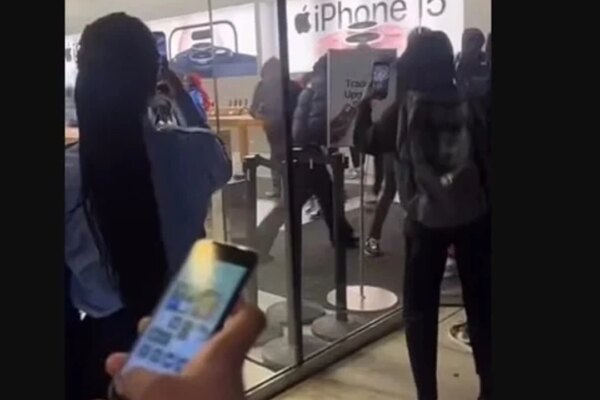 Apple Mağazası Yağmalandı! ABD’de Bir Grup Yağmacı İPhone 15 Ve Yeni Çıkan Ürünleri Çaldı