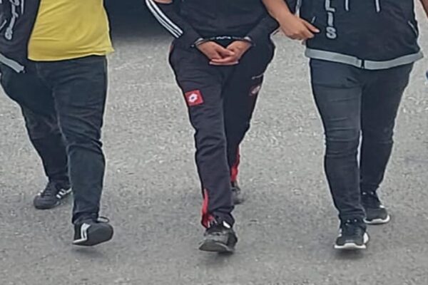 Araçtan Para Çalan Hırsız Tutuklandı