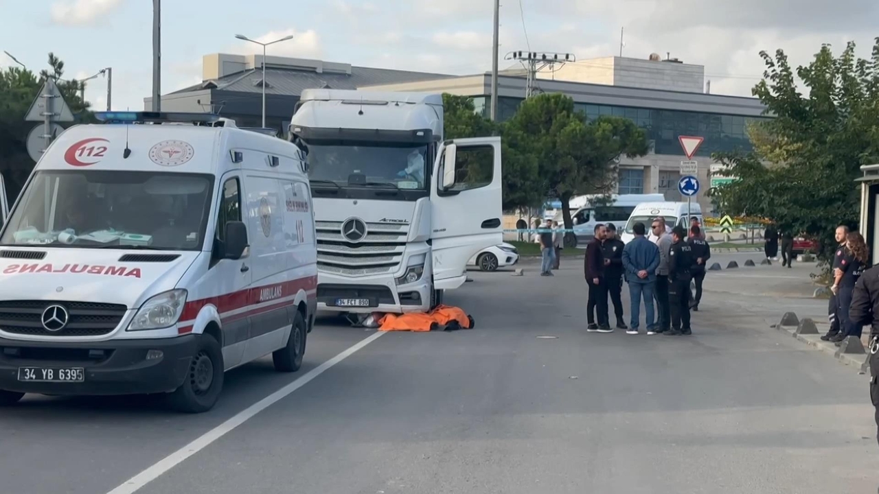 Arnavutköy’de Hafriyat Kamyonunun Çarptığı Kazada Bir Kadın Hayatını Kaybetti