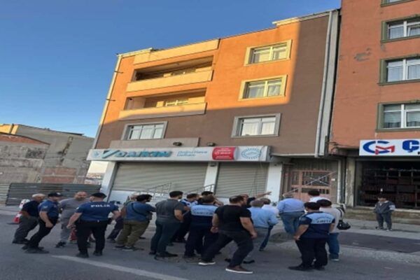 Arnavutköy’de Yan Tarafındaki İnşaat Çalışması Bina Tahliyesini Zorunlu Kıldı