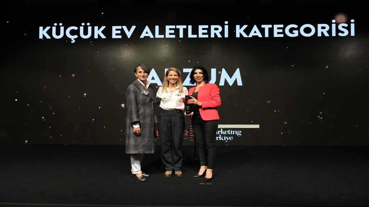 arzum alfa awardsta yılın müşteri markası Ödülünü aldı