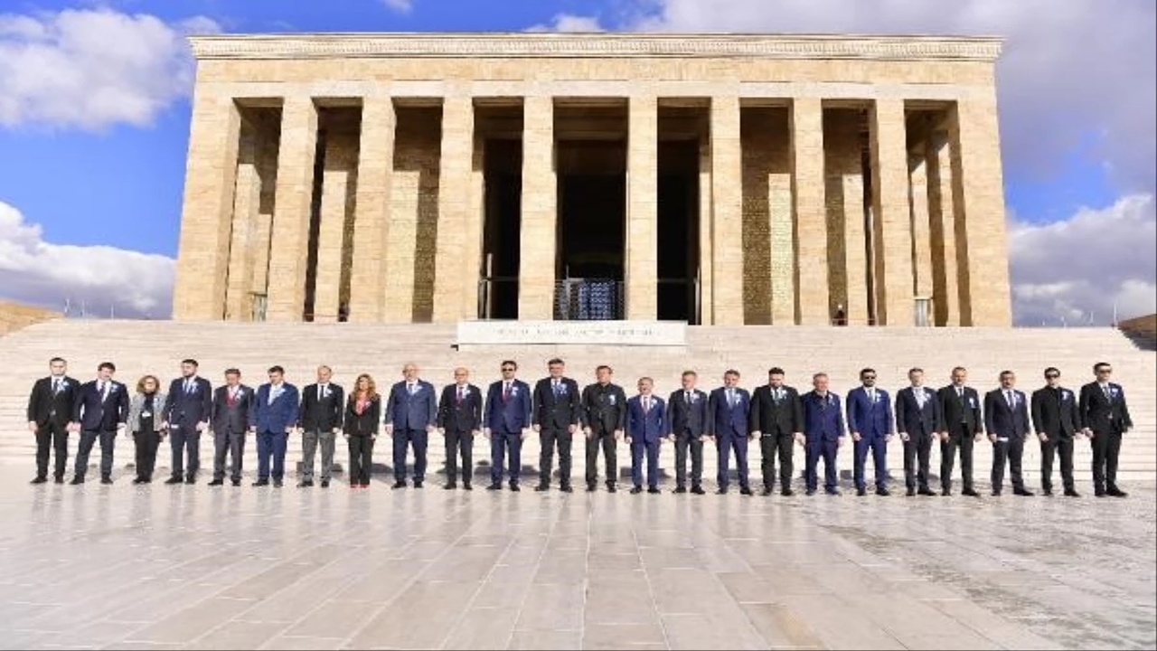 aselsan heyeti anıtkabiri ziyaret etti