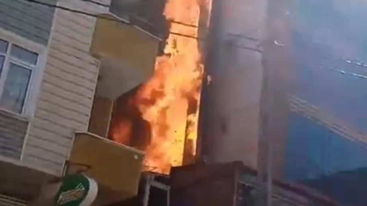 ataşehirde 5 katlı binada Çıkan yangın İtfaiye güçleri tarafından söndürüldü