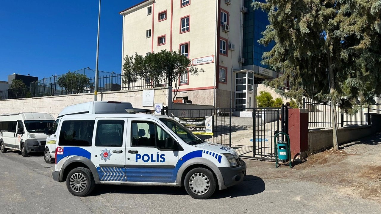 aydın kuşadasında akıl almaz olay kızlar tuvaletine kamera koyan hizmetli tutuklandı