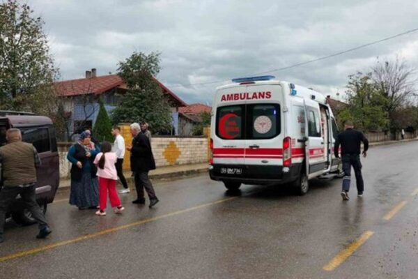 Aydınlatma Direğine Çarpan Otomobildeki 6 Kişi Yaralandı