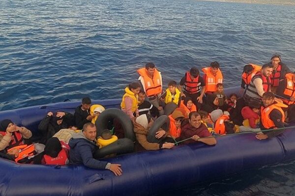 Ayvacık Açıklarında111 Düzensiz Göçmen Yakalandı