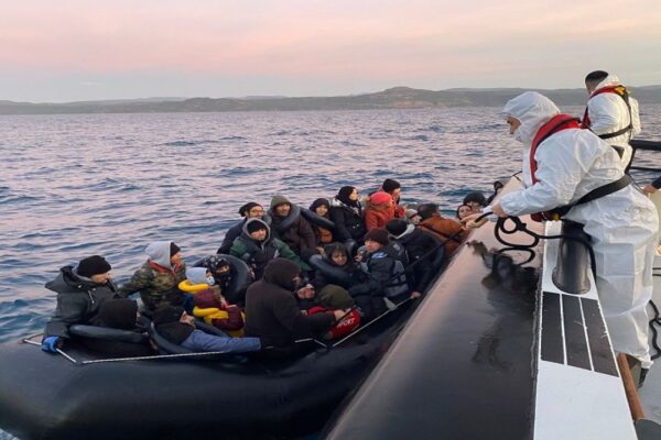 Ayvacık İlçesinde 128 Göçmen Yakalandı