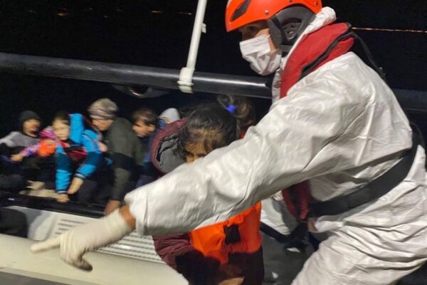 Ayvacık’ta 35 Düzensiz Göçmen Kurtarıldı