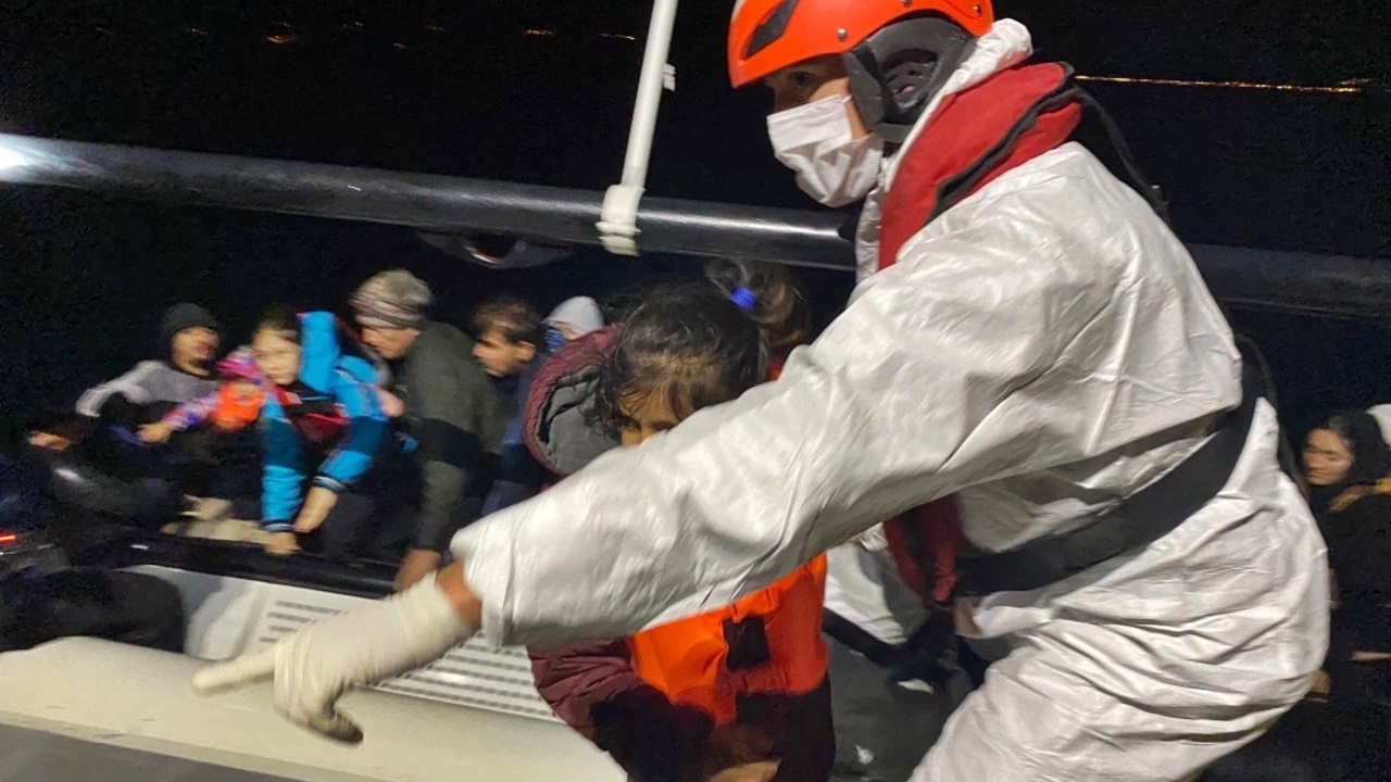 ayvacıkta 35 düzensiz göçmen kurtarıldı