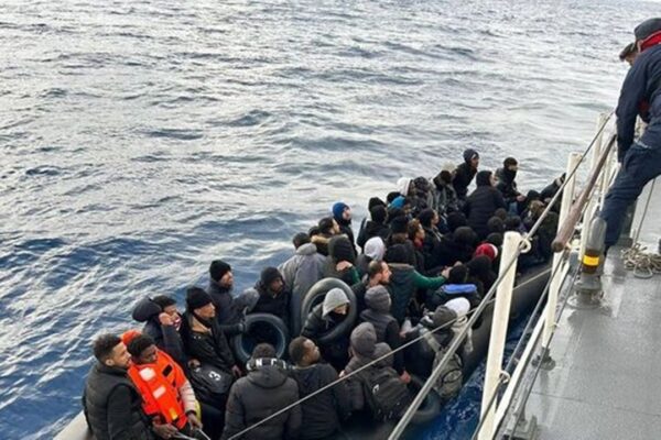 Ayvalık Açıklarında 55 Göçmen Yakalandı