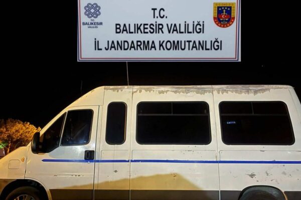 Ayvalık Operasyonunda 18 Göçmen ve Bir Kaçakçılık Şüphelisi Yakalandı