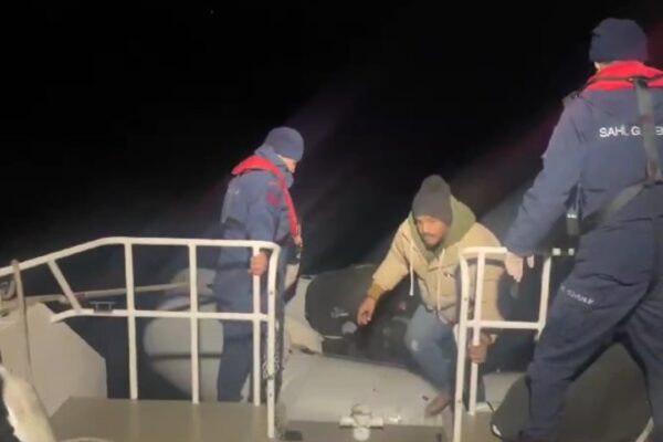 Ayvalık’ta 47 Düzensiz Göçmen Kurtarıldı