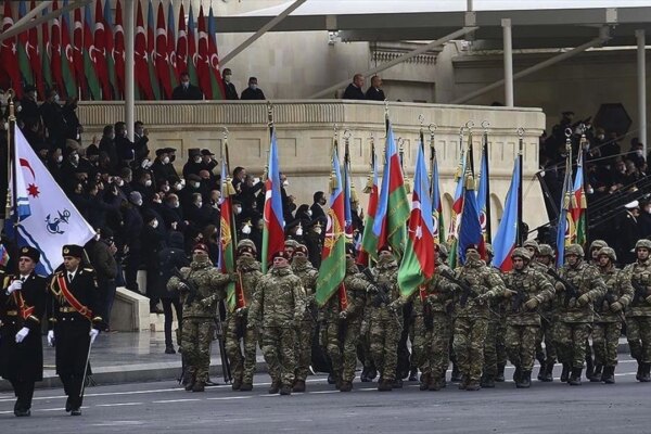 Azerbaycan Zaferini Kutluyor