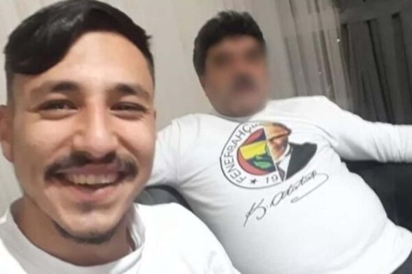 Baba, Eşine Bıçak Çeken Oğlunu Bıçaklayarak Öldürdü 