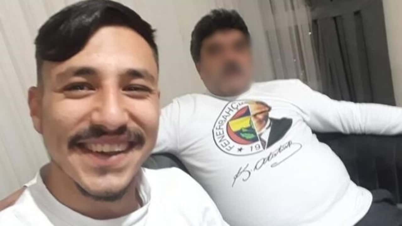 Baba Eşine Bıçak Çeken Oğlunu Bıçaklayarak Öldürdü