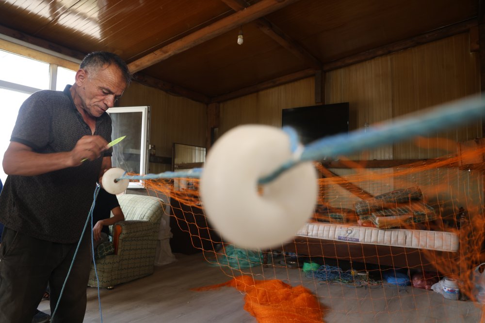 Babasının İzinde 47 Yıldır Ağ Tamiri Sanatını Sürdürüyor