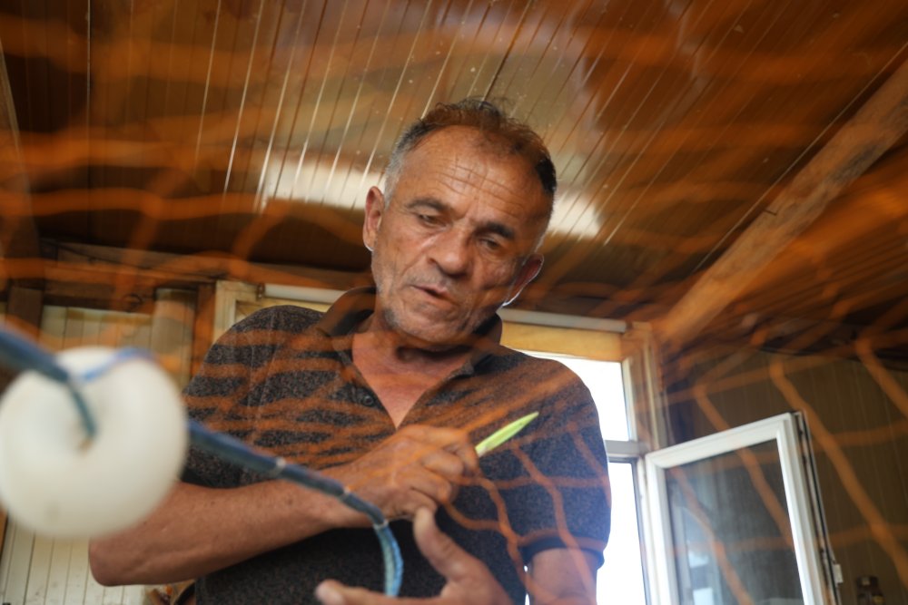 Babasının İzinde 47 Yıldır Ağ Tamiri Sanatını Sürdürüyor