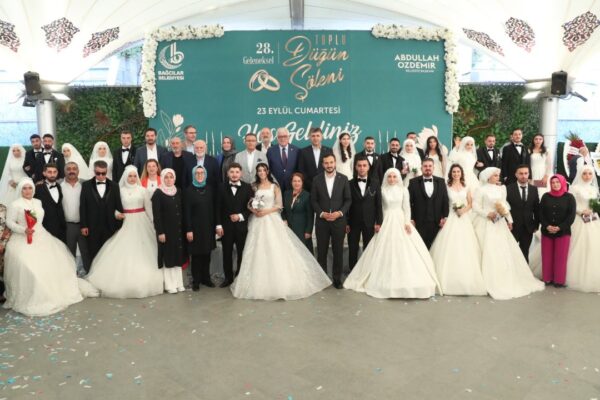 Bağcılar’da Toplu Düğün Şöleniyle 30 Çift Mutlu Bir Birlikteliğe İlk Adımı Attı